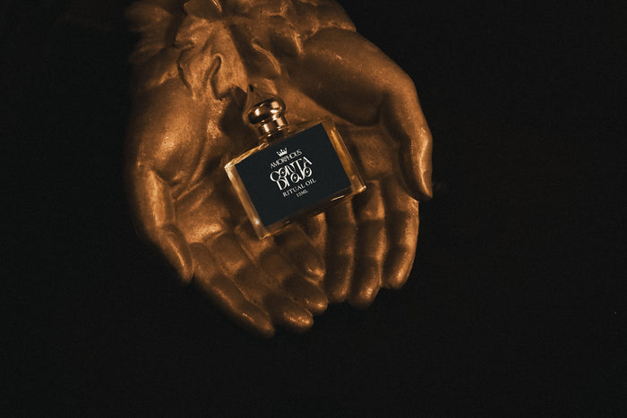 Conta di Ojo Ritual oil on a black background